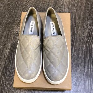 Steve Madden light grey/taupe slip on shoe